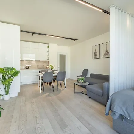 Novy Smichov-2 By Interhome Apartment *