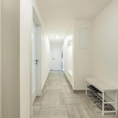 Novy Smichov-2 By Interhome Appartement *